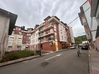 Pis a Piloña. Piso con plaza de garaje en el centro de infiesto