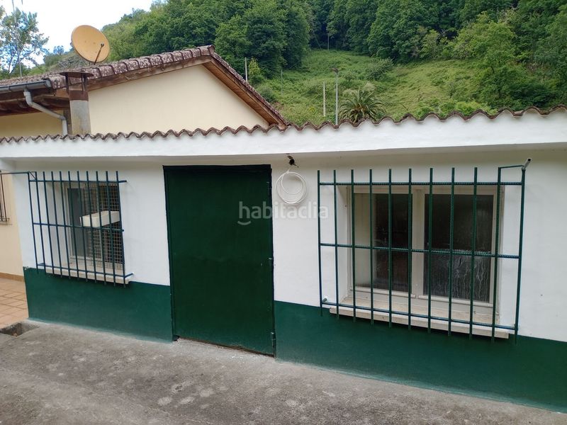 Foto 2f7a1a4f-7766-4cd1-860f-b31620a6fab8. Local comercial a Parres