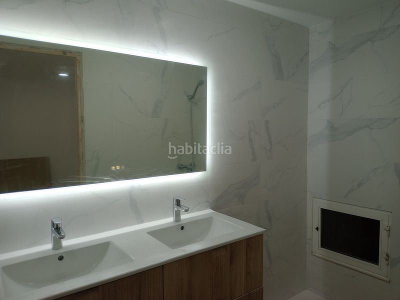 Foto b1877a9d-6ab1-4a03-a5fb-1c417b68260b. Local comercial a Parres