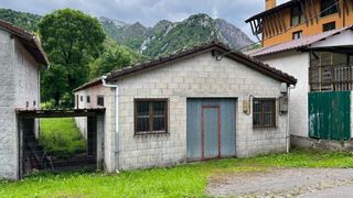 Haus in Ponga. Finca con cuadra para rehabilitar