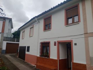 Casa a Parres. Se vende casa con jardin en arriondas.