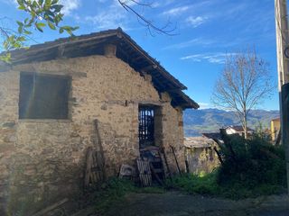 Haus in Cangas de Onís. Cuadra de piedra adosada para rehabilitar