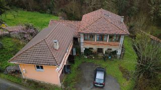 Casa  Ribota de arriba. Conjunto de vivienda en buen estado, otra para reformar y cuadra