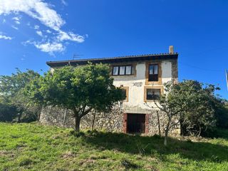 Casa a Ribadesella. Casa con cuadra en finca de 5.177  m2