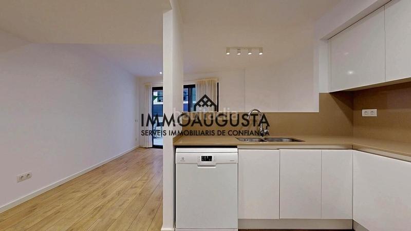 Foto e649bdb6-c670-4eeb-be87-88a0538412e6. Pis amb calefacció aparcament a Putget - Farró Barcelona