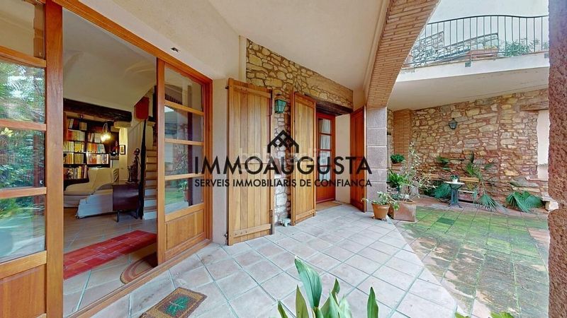 Foto 0f8b6566-ef53-438a-9859-daab41761984. Masia amb calefacció aparcament a Collbató