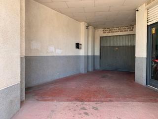 Lloguer Aparcament cotxe  Avinguda de catalunya. Garaje cerrado con puerta en zona centro torredembarra