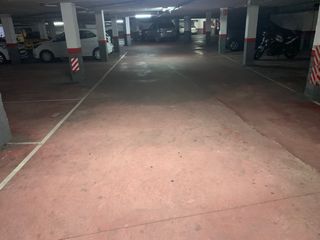 Aparcament cotxe  Carrer del camp vell. Garage para coche mediano en centro torredembarra