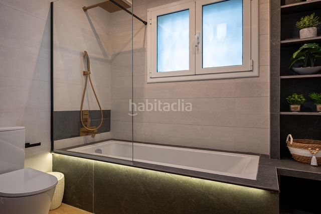 Foto 1c83dcf9-ecb0-4150-93c4-3a19c5bd9995. Masia amb xemeneia calefacció aparcament a Riera de Gaià (La)