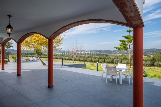 Foto 1f74132f-0476-4aaa-bccc-0a5f75a93c48. Masia amb xemeneia calefacció aparcament a Riera de Gaià (La)