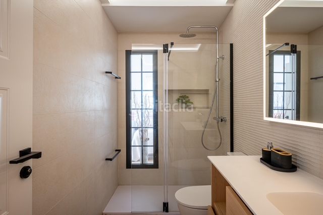 Foto 469fc4e0-c25c-49fa-9c0f-643b63d0381e. Masia amb xemeneia calefacció aparcament a Riera de Gaià (La)