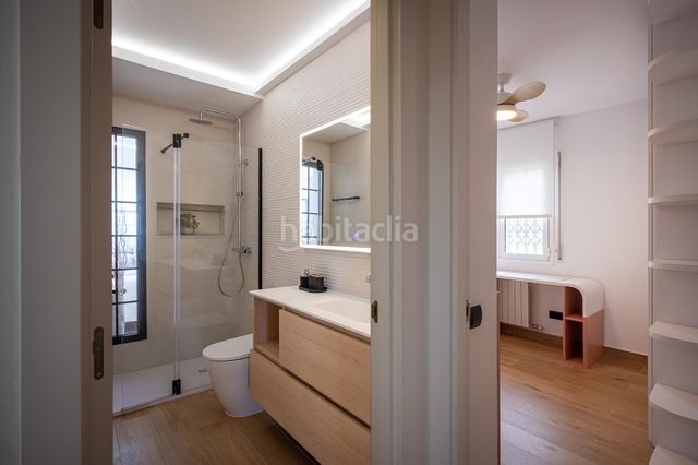 Foto ba7f0998-1825-423f-a1d3-fec1f10a8f51. Masia amb xemeneia calefacció aparcament a Riera de Gaià (La)