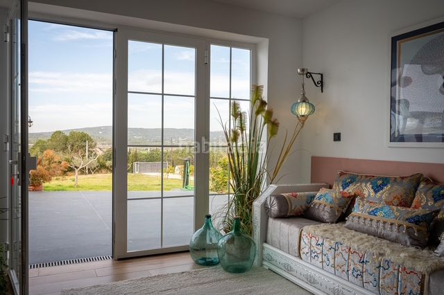 Foto 1d22fd1e-96f5-4eb3-9b0d-28646e171473. Masia amb xemeneia calefacció aparcament a Riera de Gaià (La)