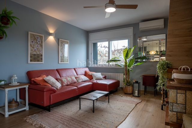 Foto 24a6464d-0942-4030-b4d2-1065f376ba4a. Masia amb xemeneia calefacció aparcament a Riera de Gaià (La)