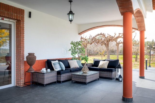 Foto 523b8b5d-0163-4ce3-850e-694fb02bc0d2. Masia amb xemeneia calefacció aparcament a Riera de Gaià (La)