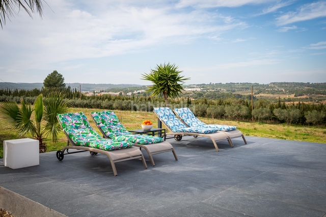 Foto 72a55f26-ed37-49ec-8122-5dbb2ab20b3e. Masia amb xemeneia calefacció aparcament a Riera de Gaià (La)