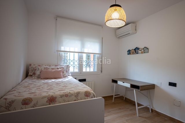 Foto c47742ab-74bb-4230-a925-bdba0d0aa77d. Masia amb xemeneia calefacció aparcament a Riera de Gaià (La)