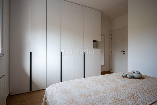 Foto d79ad8e4-c284-4c9b-966d-779aa5207d76. Masia amb xemeneia calefacció aparcament a Riera de Gaià (La)