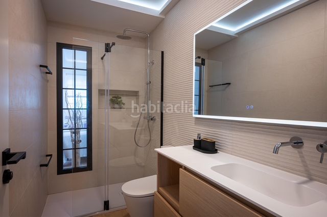 Foto e95f22e1-f630-448c-8c61-794f7ce7d79b. Masia amb xemeneia calefacció aparcament a Riera de Gaià (La)