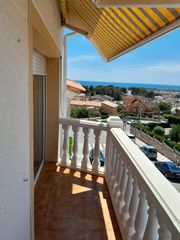 �tic  Avinguda de navarra. Excelente atico con gran terraza con barbacoa y vistas al mar
