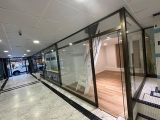 Lloguer Local Comercial  Carrer de la capella. Local comercial con altillo en centro comercial