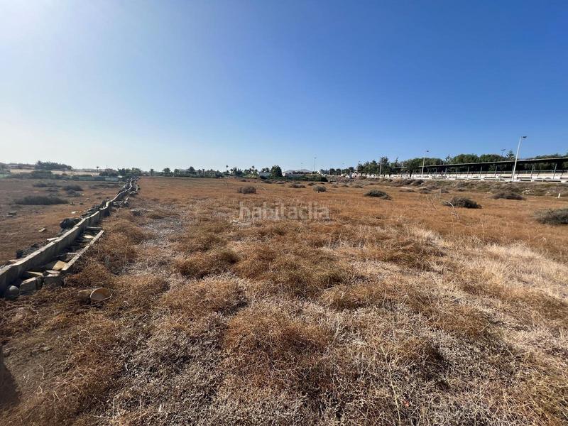 Foto c9136ca8-d857-4dda-84ba-3afd5f9f94d3. Terreno residencial parcela situada en lomo guinea con una construcción. en Telde