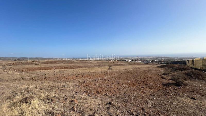 Foto e05db3d9-8569-482c-9fde-4047c155ddab. Terreno residencial parcela situada en lomo guinea con una construcción. en Telde