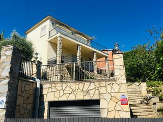 Location Chalet à Corbera de Llobregat. Chalet con 3 dormitorios y jardin a 1,5kms del casco urbano