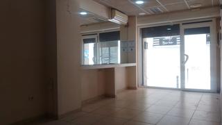 Location Local commercial  Passatge de la piscina. Centrico local duplex d 36m2