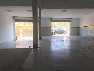 Lloguer Local Comercial a Corbera de Llobregat. Local de 100m2 ideal taller o almacen