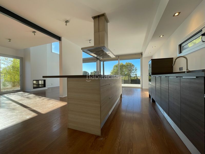 Foto 90ffa40b-3ff7-47f9-904d-8545b8b1f0cb. Chalet luminoso chalet de diseño en fontpineda con piscina en Pallejà