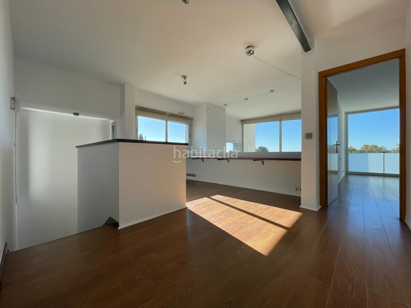 Foto ef76a032-5384-458c-8cb2-fd1e14bfed43. Chalet luminoso chalet de diseño en fontpineda con piscina en Pallejà