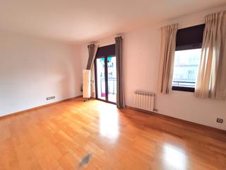 Appartement  Carrer de vlia. Piso seminuevo con 3 dormitorios, 1 bao y balcon