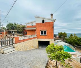 Chalet à Carrer de sant cristòfol 12. Chalet con 4 dormitorios, 2 baños y piscina