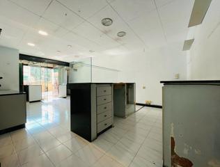 Local commercial  Carrer sant antoni. Local de 58m2 con aseo