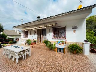 Chalet  Carrer del romaní. Chalet con 6 dormitorios, 2 baños y garaje