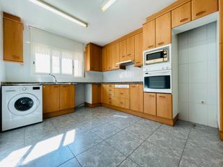 Appartement à Avinguda catalunya 29b. Piso triplex de 165m2 con parking