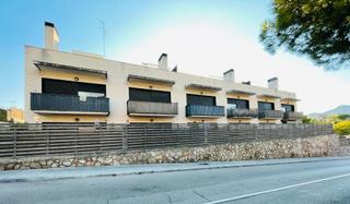Location Appartement à Corbera de Llobregat. Atico de 60m2 con terraza de 60m2, parking y trastero
