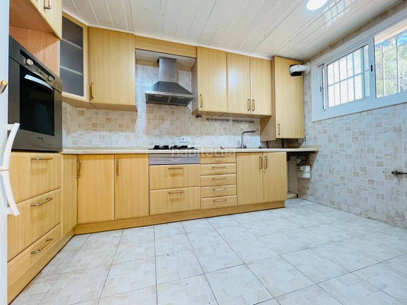 Foto c88aabdf-6aa0-4728-b394-6a0df8b01323. Casa adossada amb calefacció aparcament a Corbera de Llobregat