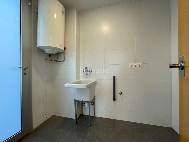 Foto 1acd18c9-93c6-4a98-88b5-0d53519e94af. Xalet amb xemeneia aparcament piscina a Corbera de Llobregat