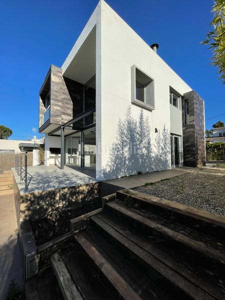 Foto 44b05b7d-20ce-44d0-be75-911dd776d36a. Xalet amb xemeneia aparcament piscina a Corbera de Llobregat