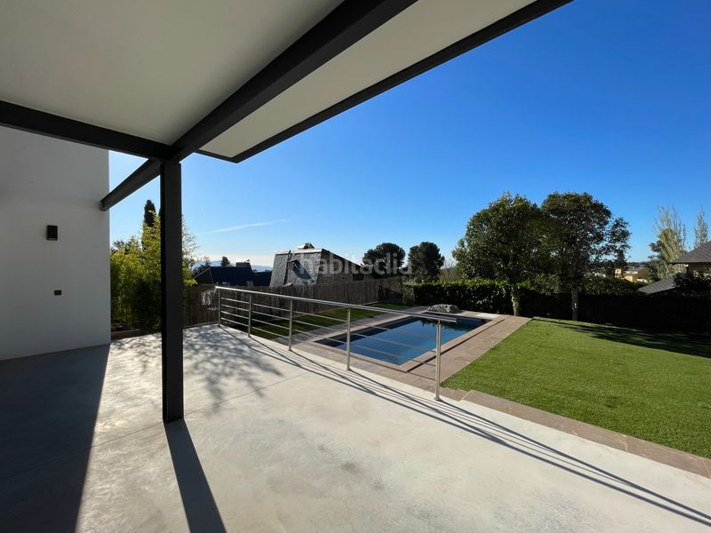 Foto 6dccd3ff-58ce-40d6-9a80-264e05cd12f2. Xalet amb xemeneia aparcament piscina a Corbera de Llobregat