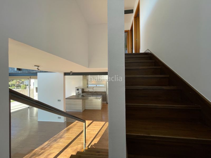 Foto b700cab9-d7f2-47df-8c34-54320154062e. Xalet amb xemeneia aparcament piscina a Corbera de Llobregat