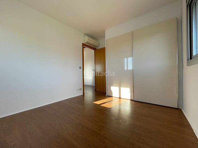 Foto c2620d75-3d49-48b0-98c3-992a56f4a4cb. Xalet amb xemeneia aparcament piscina a Corbera de Llobregat