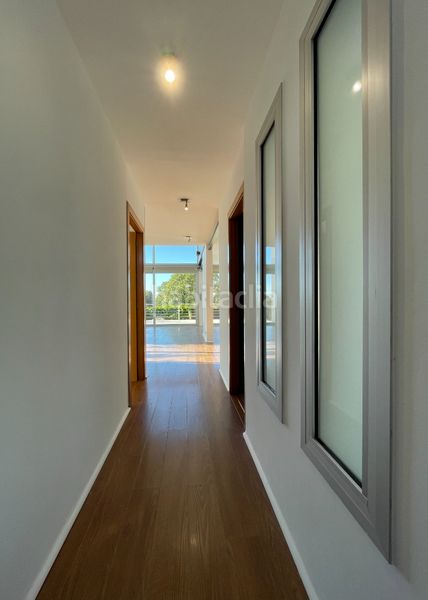 Foto c6e317ca-68b9-4e6f-9e90-89431bfdd745. Xalet amb xemeneia aparcament piscina a Corbera de Llobregat