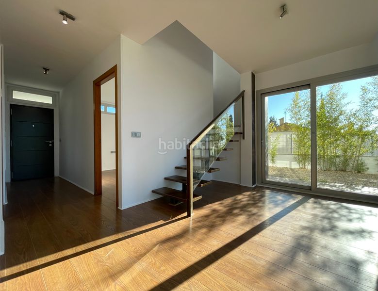 Foto df5273ce-984a-4bbd-bb9f-5e718b783dc8. Xalet amb xemeneia aparcament piscina a Corbera de Llobregat