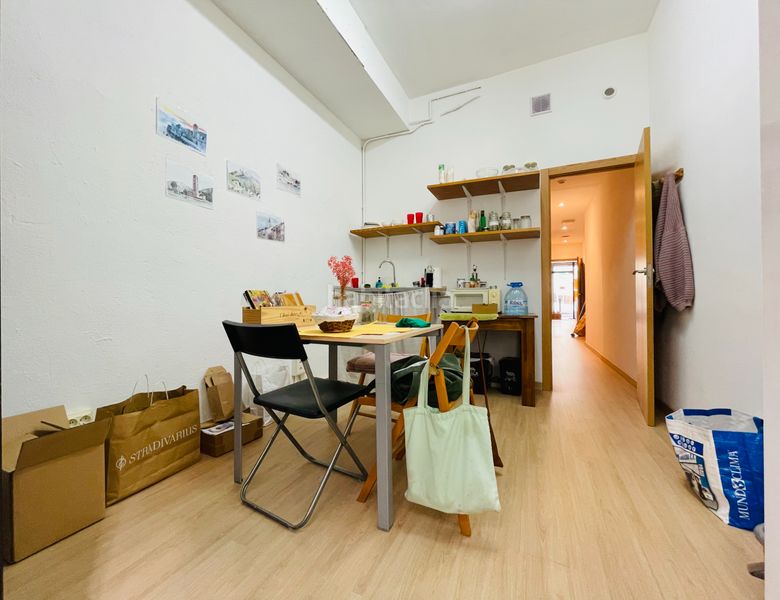 Foto 8d6d48ca-7fd1-44fa-acdb-dfbdd3bec6f6. Local comercial a Corbera de Llobregat