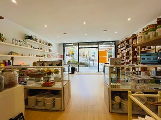 Lloguer Local Comercial a Corbera de Llobregat. Centrico local de 95m2 con patio