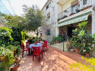 Chalet en Corbera de Llobregat. Chalet de 256m2 sobre parcela de 1080m2
