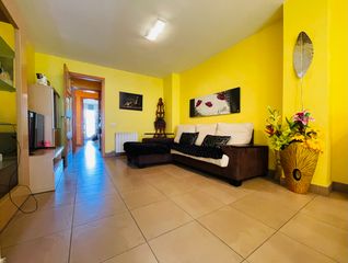 Appartement à Sant Andreu de la Barca. Piso de 70m2 con balcón y terraza patio de 45m2